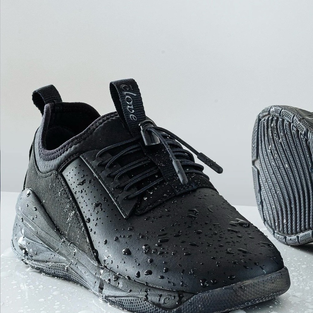 Clove Women's Black Sneakers